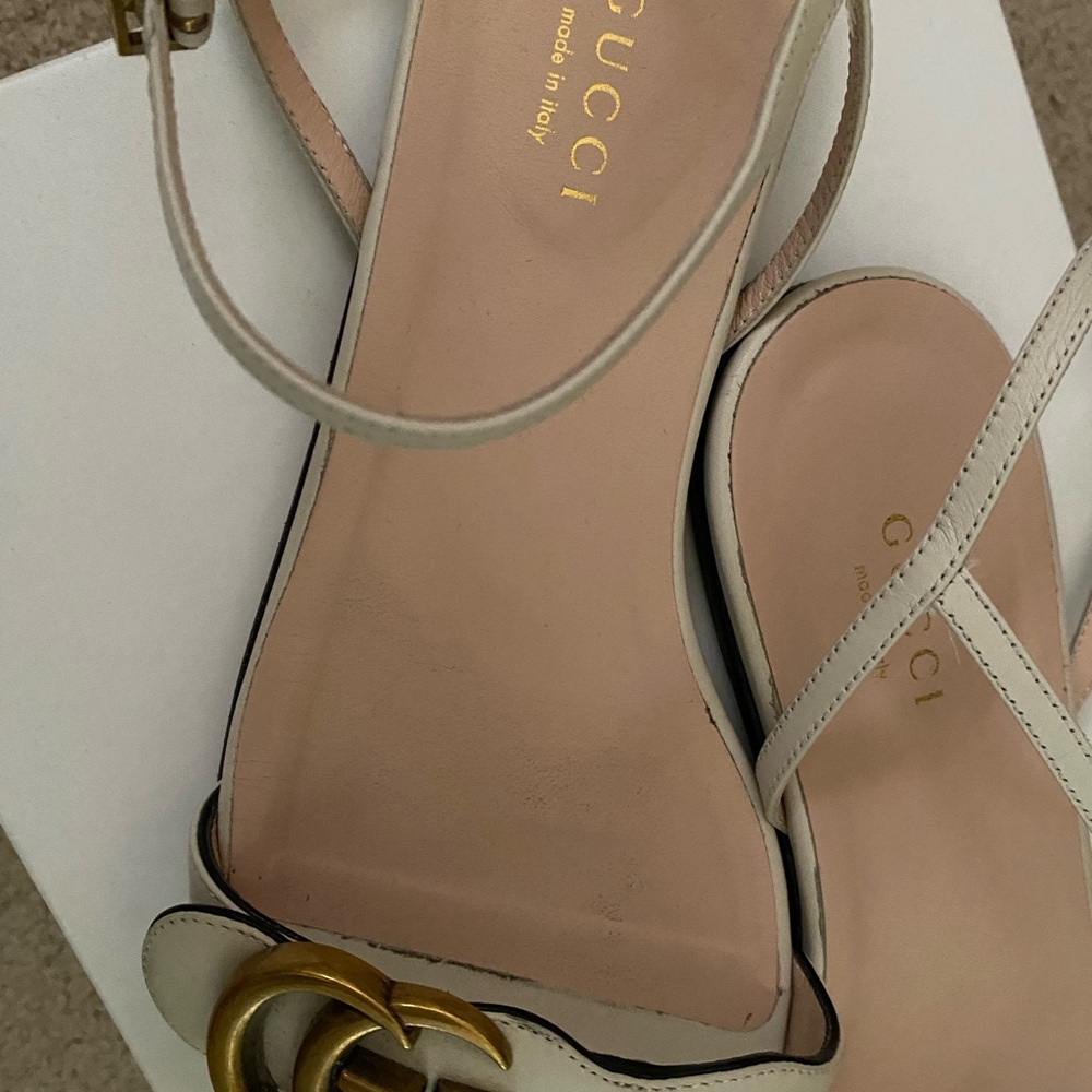 Gucci Women's Cream Sandals with Gold Accent - Picture 2 of 2